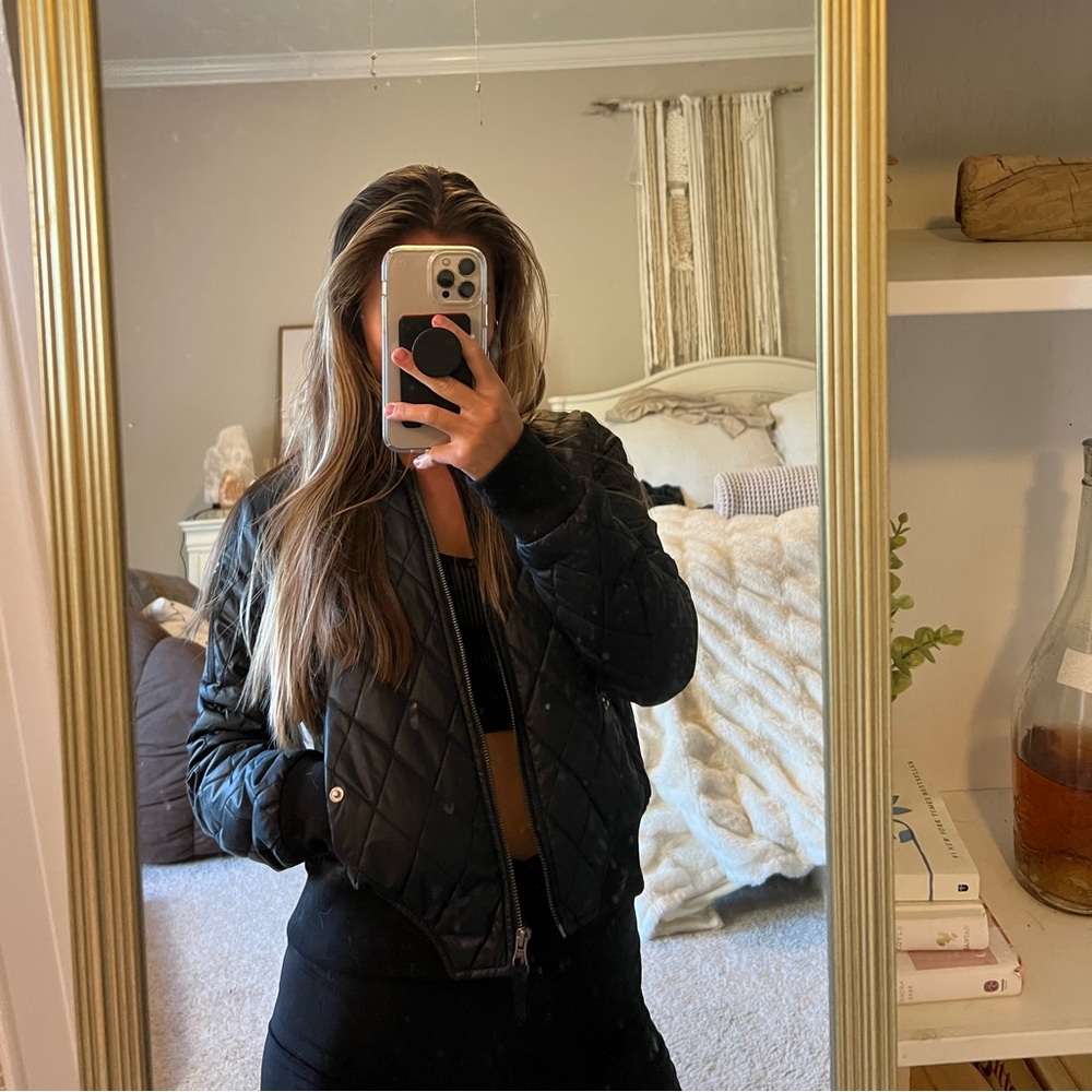 Vintage Volcom Puffer Jacket - Picture 4 of 4